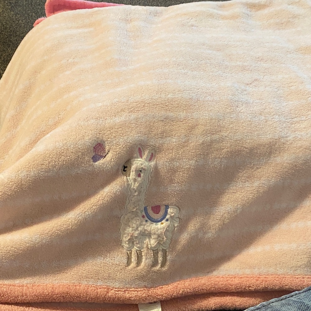 Cozy Llama Blanket for Kids - Pink